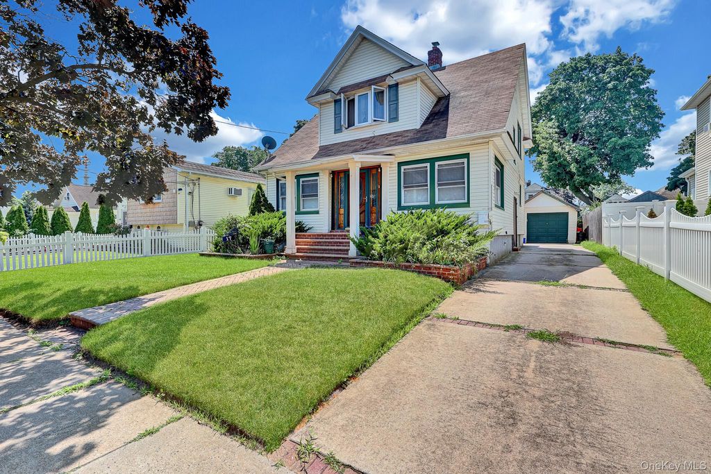 17 Shonnard Avenue, Freeport, NY 11520