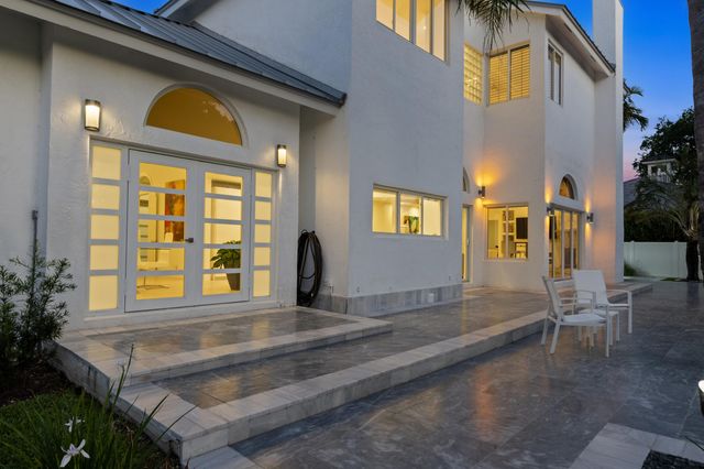 607 Intracoastal Drive, Fort Lauderdale, FL 33304