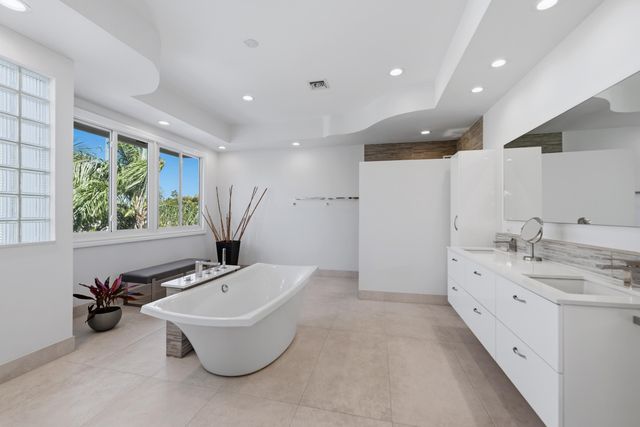 607 Intracoastal Drive, Fort Lauderdale, FL 33304