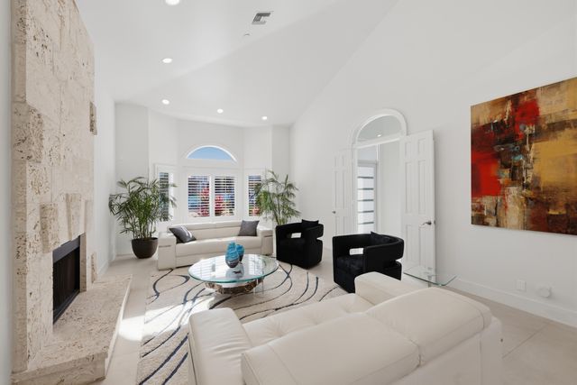 607 Intracoastal Drive, Fort Lauderdale, FL 33304