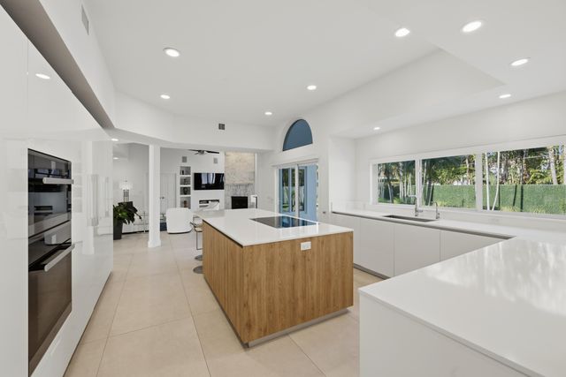 607 Intracoastal Drive, Fort Lauderdale, FL 33304