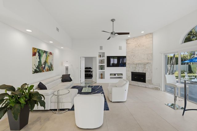 607 Intracoastal Drive, Fort Lauderdale, FL 33304