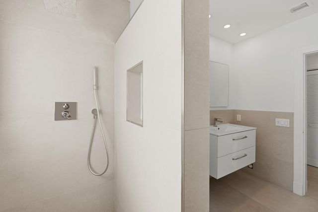 607 Intracoastal Drive, Fort Lauderdale, FL 33304