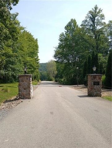 11 Maple Drive, Volant, PA 16156