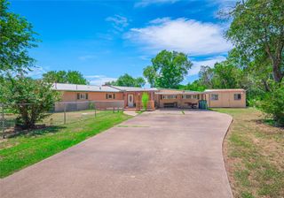 10904 Travis DR, Jonestown, TX 78645