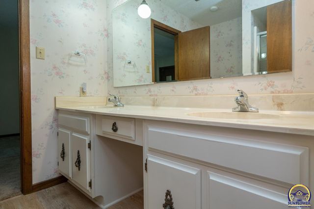 6444 SE Paulen RD, Berryton, KS 66409