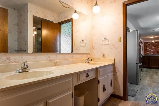 6444 SE Paulen RD, Berryton, KS 66409