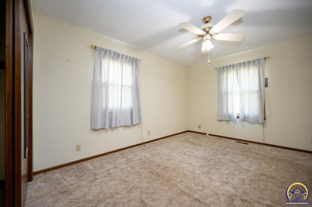 6444 SE Paulen RD, Berryton, KS 66409