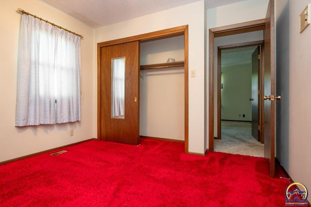 6444 SE Paulen RD, Berryton, KS 66409