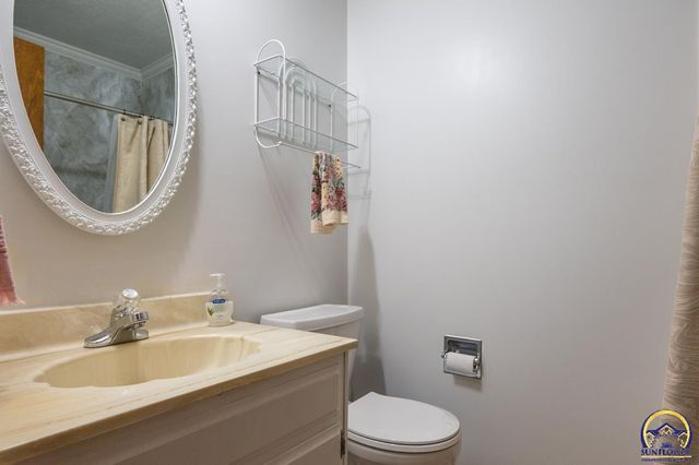 6444 SE Paulen RD, Berryton, KS 66409