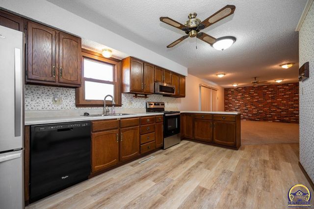 6444 SE Paulen RD, Berryton, KS 66409