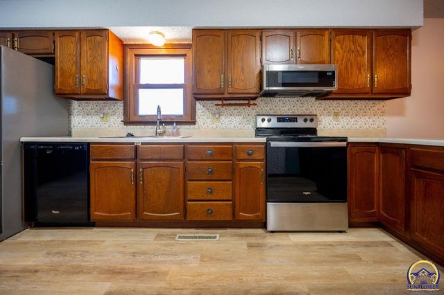 6444 SE Paulen RD, Berryton, KS 66409