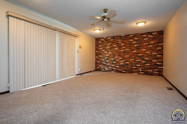 6444 SE Paulen RD, Berryton, KS 66409