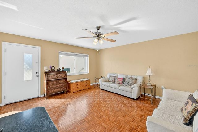 11201 80TH AVENUE N 201, Seminole, FL 33772