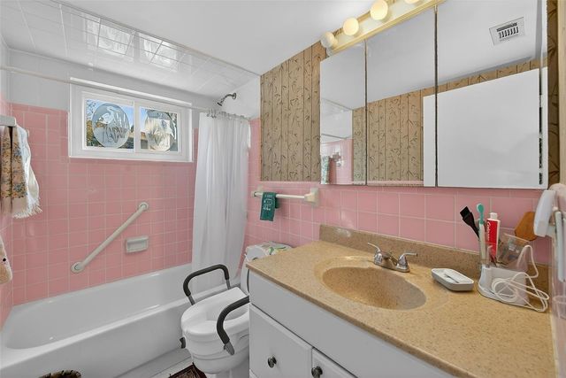 11201 80TH AVENUE N 201, Seminole, FL 33772