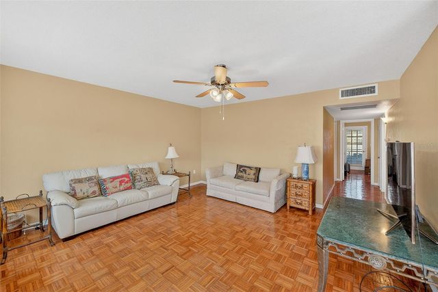 11201 80TH AVENUE N 201, Seminole, FL 33772