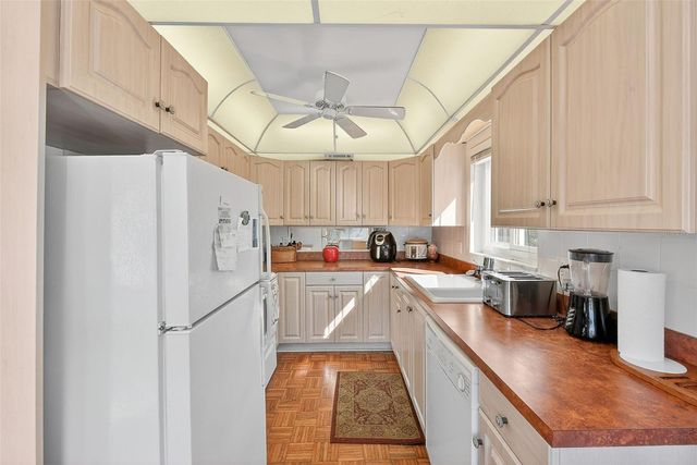 11201 80TH AVENUE N 201, Seminole, FL 33772