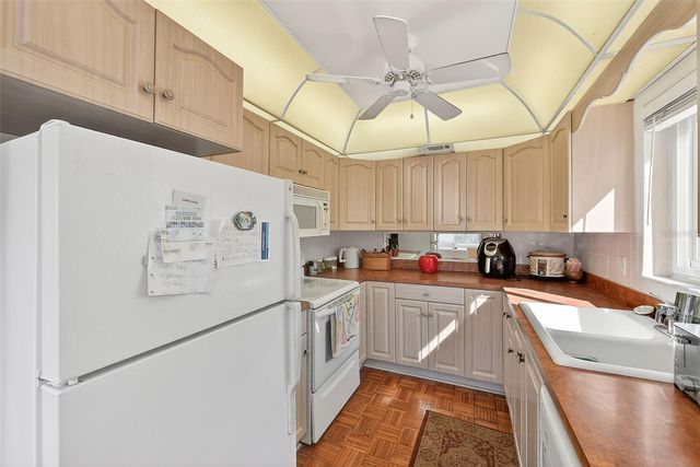 11201 80TH AVENUE N 201, Seminole, FL 33772