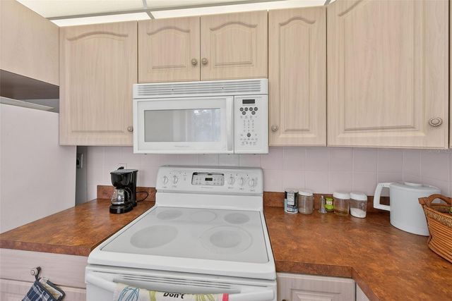 11201 80TH AVENUE N 201, Seminole, FL 33772