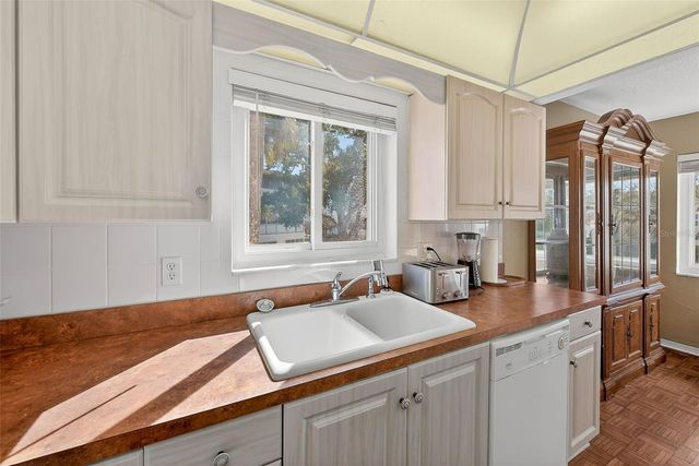 11201 80TH AVENUE N 201, Seminole, FL 33772