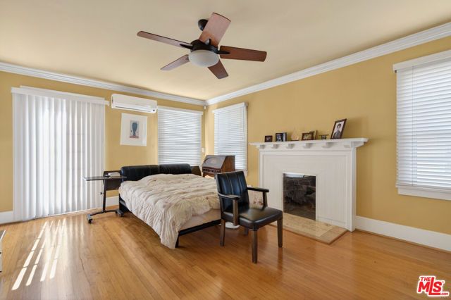 867 S Bronson Avenue, Los Angeles, CA 90005