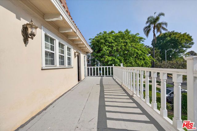 867 S Bronson Avenue, Los Angeles, CA 90005