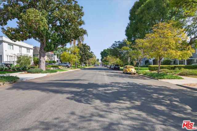 867 S Bronson Avenue, Los Angeles, CA 90005