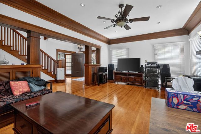 867 S Bronson Avenue, Los Angeles, CA 90005