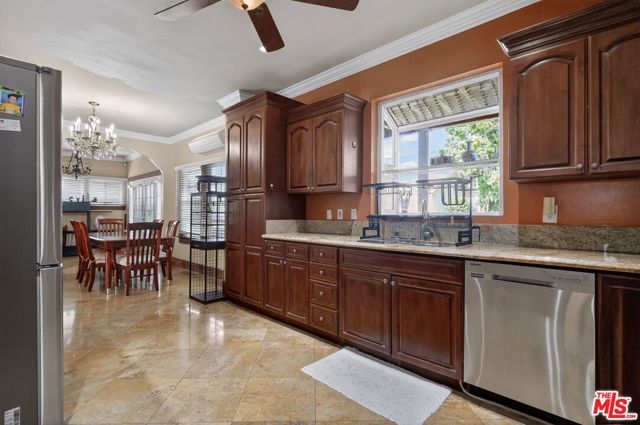 867 S Bronson Avenue, Los Angeles, CA 90005