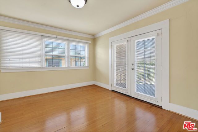 867 S Bronson Avenue, Los Angeles, CA 90005