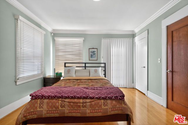 867 S Bronson Avenue, Los Angeles, CA 90005