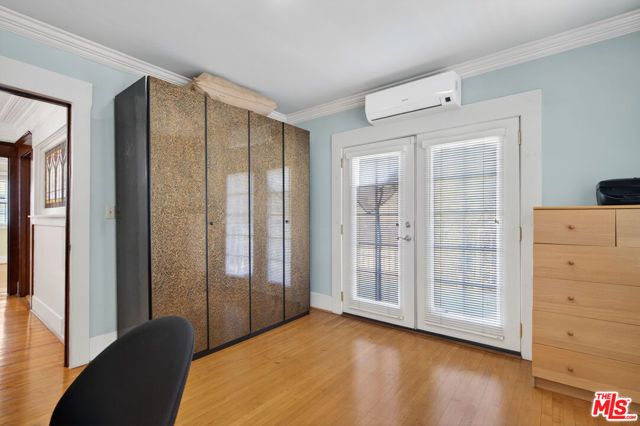 867 S Bronson Avenue, Los Angeles, CA 90005