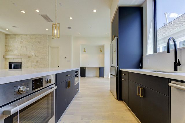 1803 Dunlavy Street, Houston, TX 77006