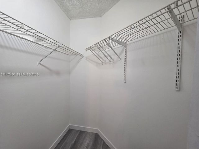 210 Lake Pointe Dr 304, Oakland Park, FL 33309