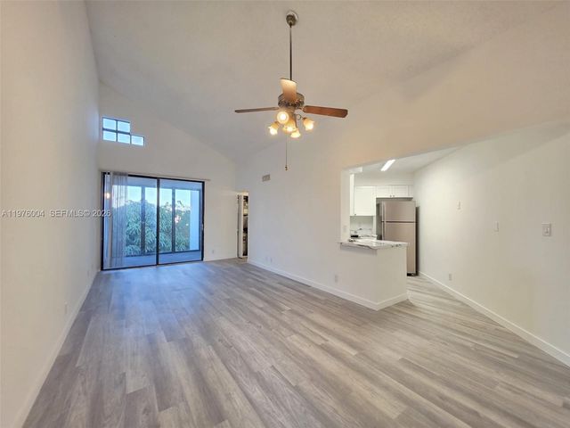 210 Lake Pointe Dr 304, Oakland Park, FL 33309