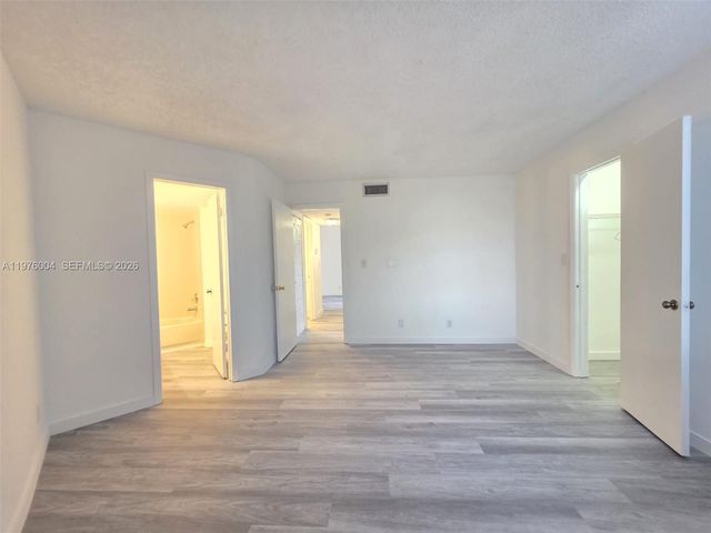 210 Lake Pointe Dr 304, Oakland Park, FL 33309