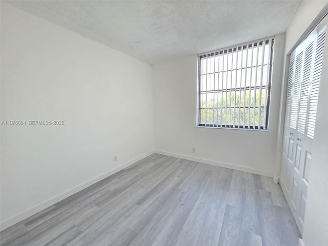 210 Lake Pointe Dr 304, Oakland Park, FL 33309