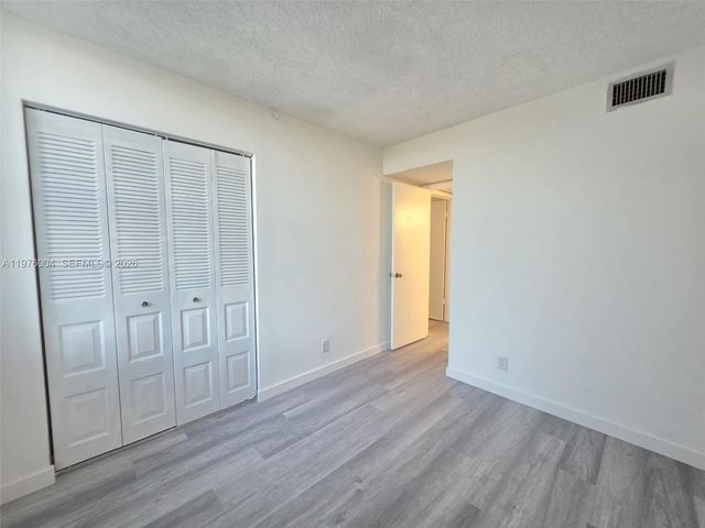 210 Lake Pointe Dr 304, Oakland Park, FL 33309