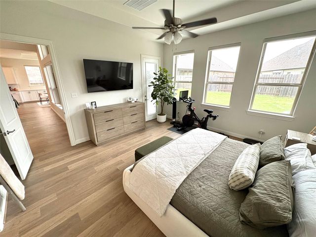 1019 Navasota Street, Webster, TX 77598