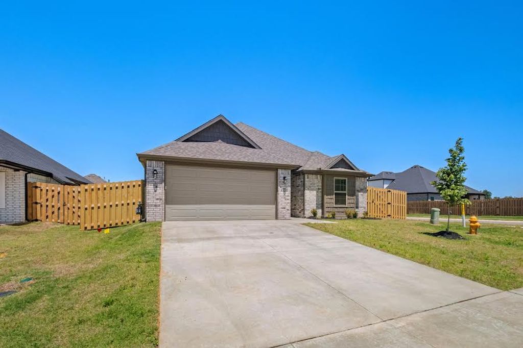 1116 Maclaren Avenue, Lowell, AR 72745