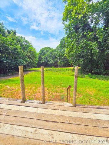 22 Holiday Lane, Eufaula, OK 74432