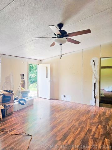 22 Holiday Lane, Eufaula, OK 74432