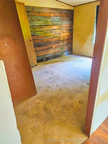 22 Holiday Lane, Eufaula, OK 74432