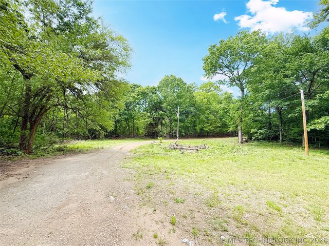 22 Holiday Lane, Eufaula, OK 74432