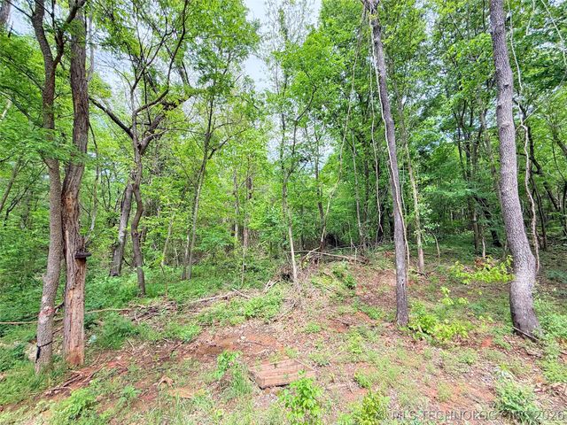 22 Holiday Lane, Eufaula, OK 74432