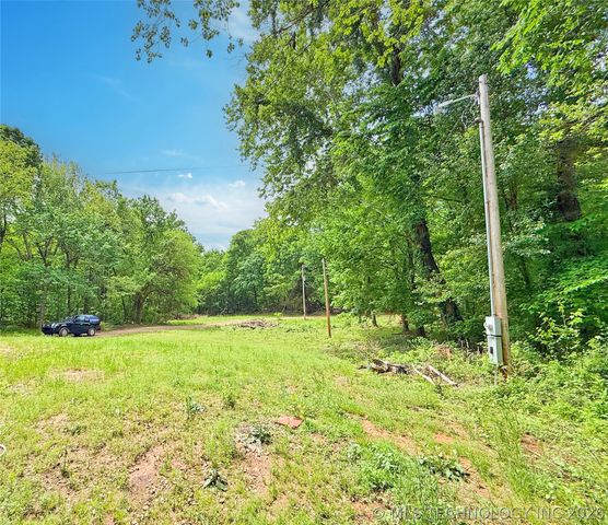 22 Holiday Lane, Eufaula, OK 74432