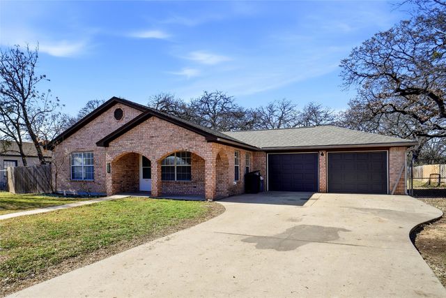 3205 Caddo Trail, Lake Worth, TX 76135