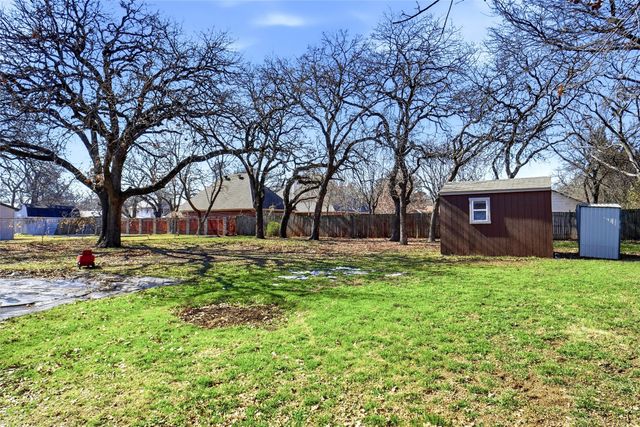 3205 Caddo Trail, Lake Worth, TX 76135