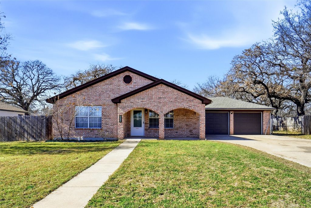 3205 Caddo Trail, Lake Worth, TX 76135