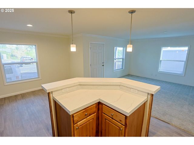 90766 HOLLYWOOD Ln, Coos Bay, OR 97420